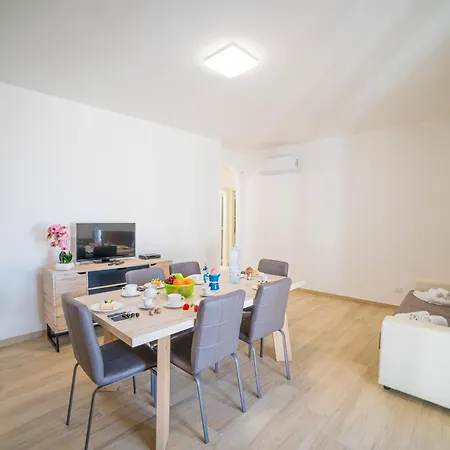 La Primula 3 Sea View - Happy Apartment *